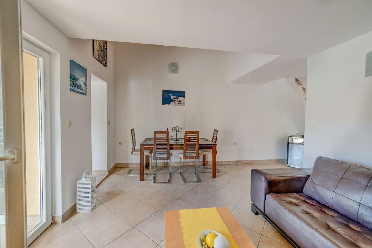 Brbinj Apartments Savar - Ilo מראה חיצוני תמונה